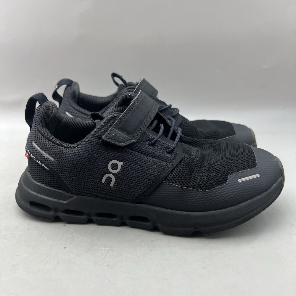 On Cloud Play Running Shoes Kid's Toddler Size 1.5 Black Strap Comfort Sneakers
